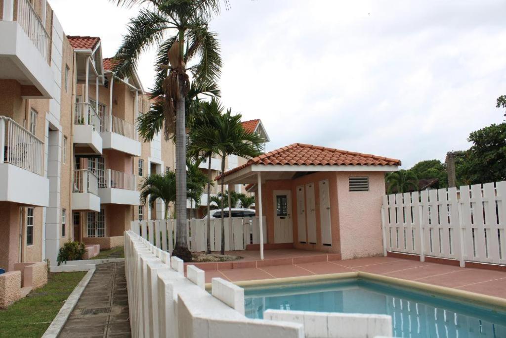 Finest Accommodation Marley Manor Apt # 513 Ground Floor 6 Marley Rd Kgn 6 Kingston Eksteriør bilde